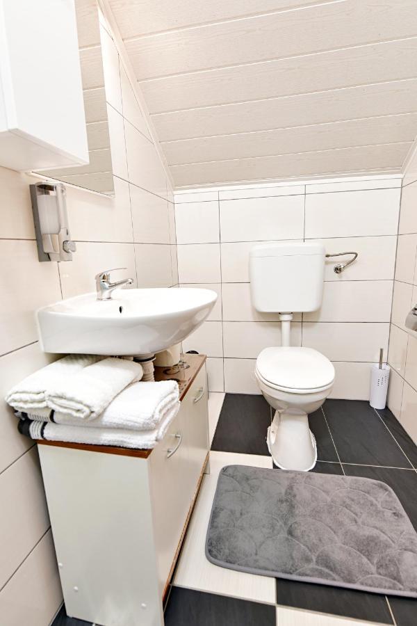 Rooms Toni Selište Drežničko Exterior foto