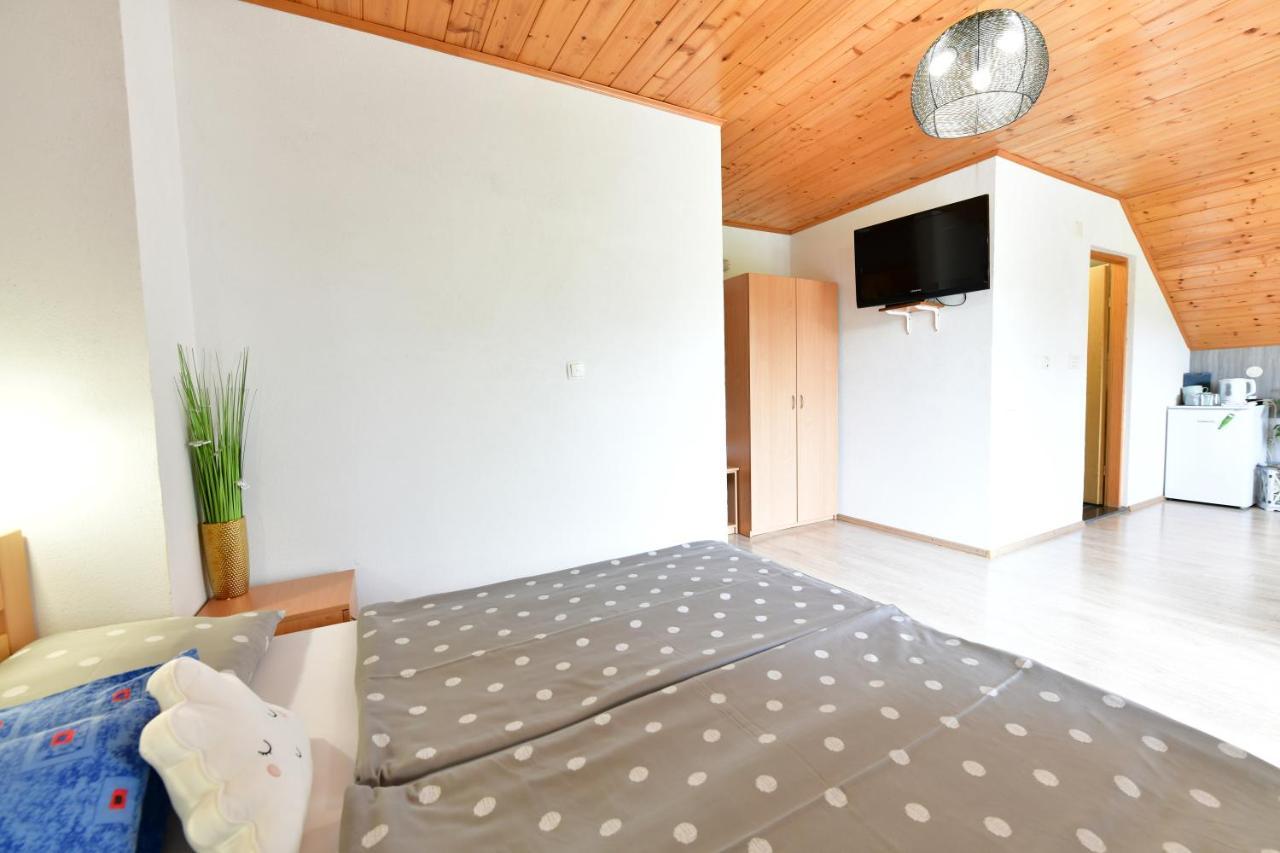 Rooms Toni Selište Drežničko Exterior foto
