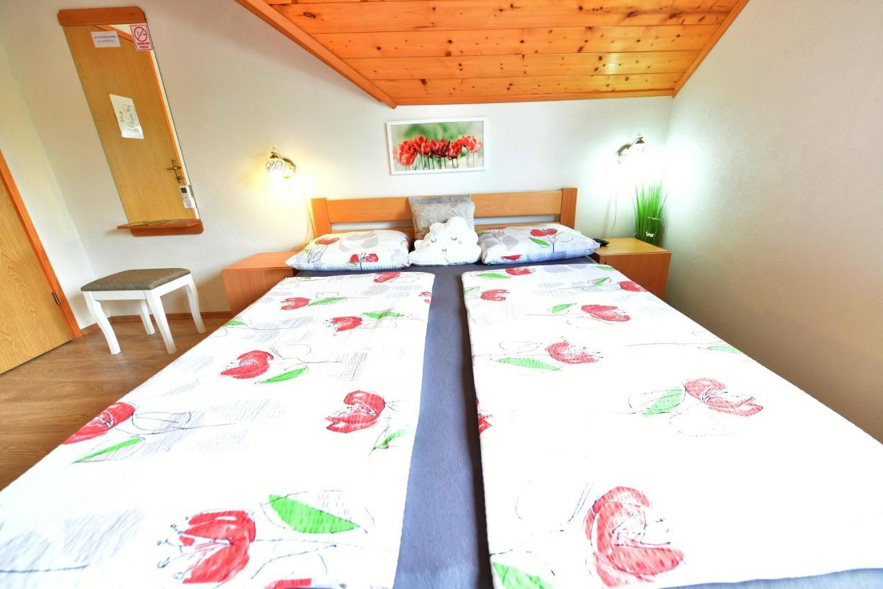 Rooms Toni Selište Drežničko Exterior foto